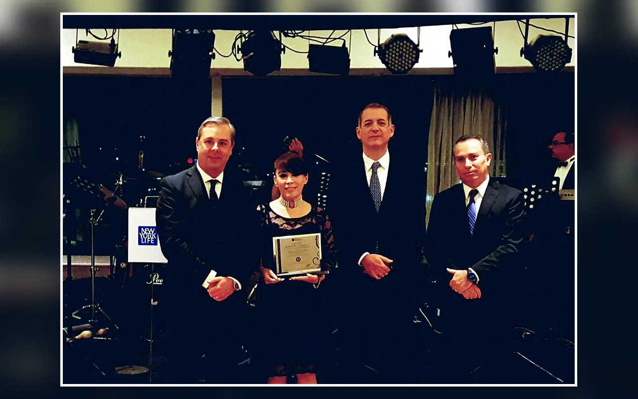 Entrega formal de reconocimiento