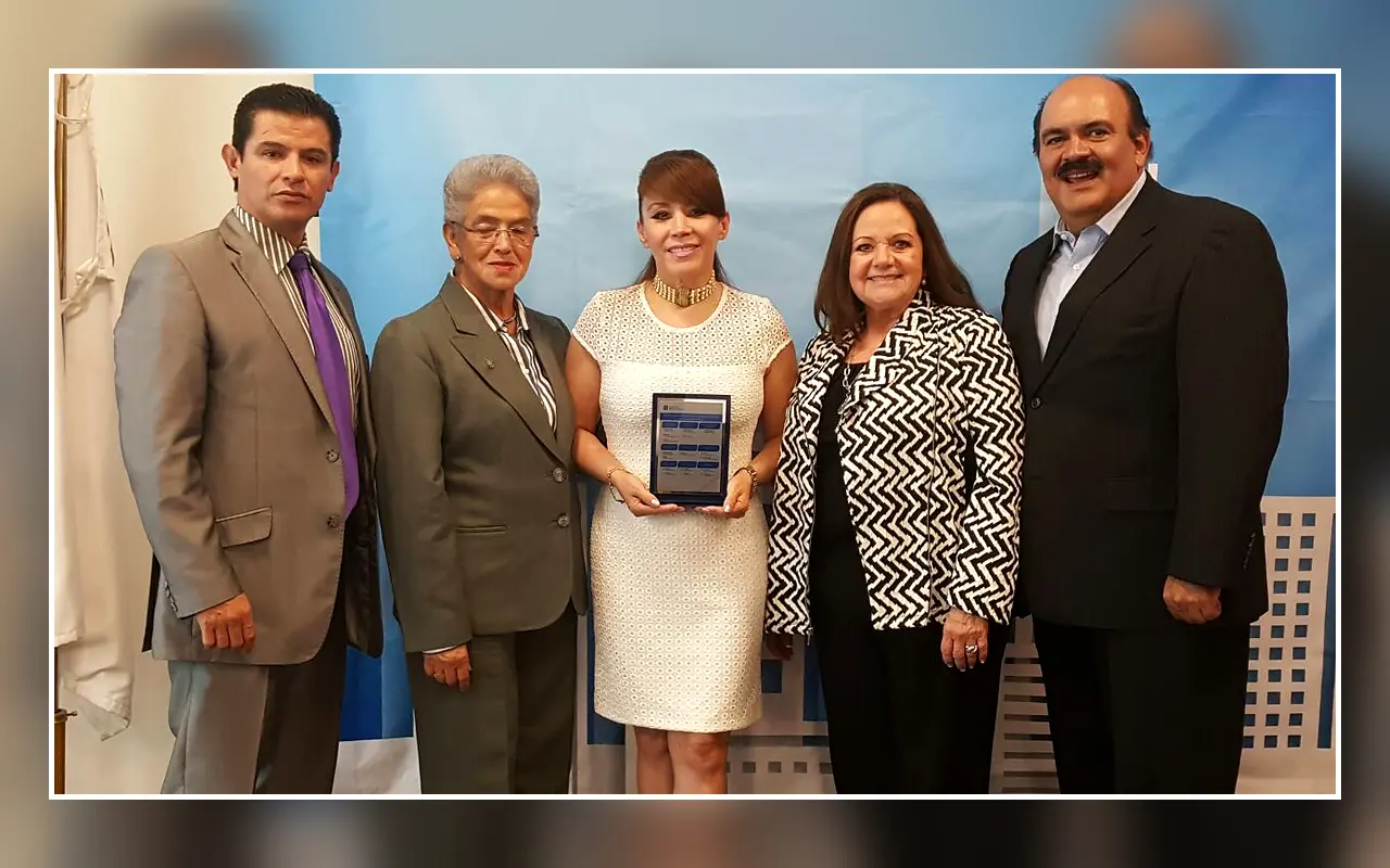 Premiación de asesores y promotora
